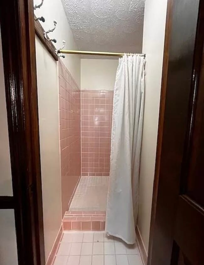 Building Photo - 680 Chalet Village Dr