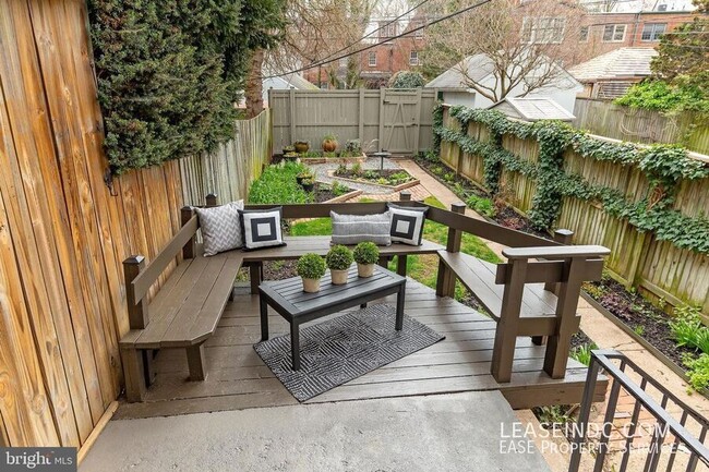 Building Photo - 4434 Reservoir Rd NW