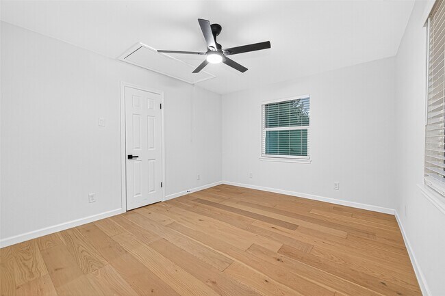 Building Photo - 2414 Walnut Bend Ln