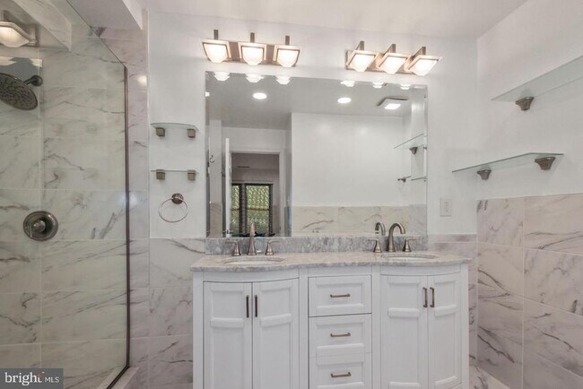 Building Photo - 5801 Linden Square Ct
