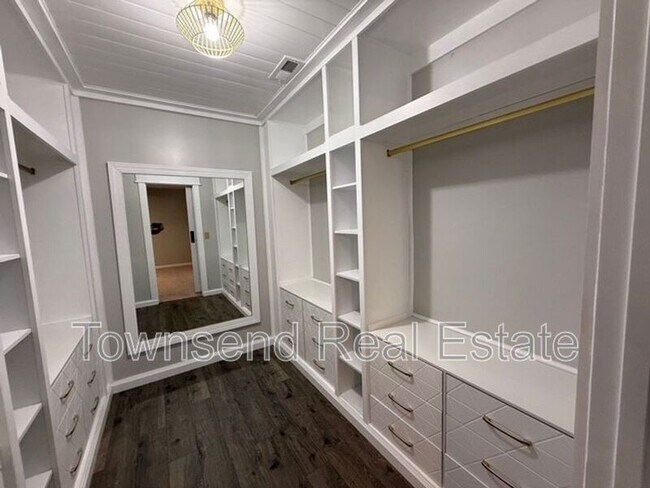 Building Photo - 83 Kotata Ave