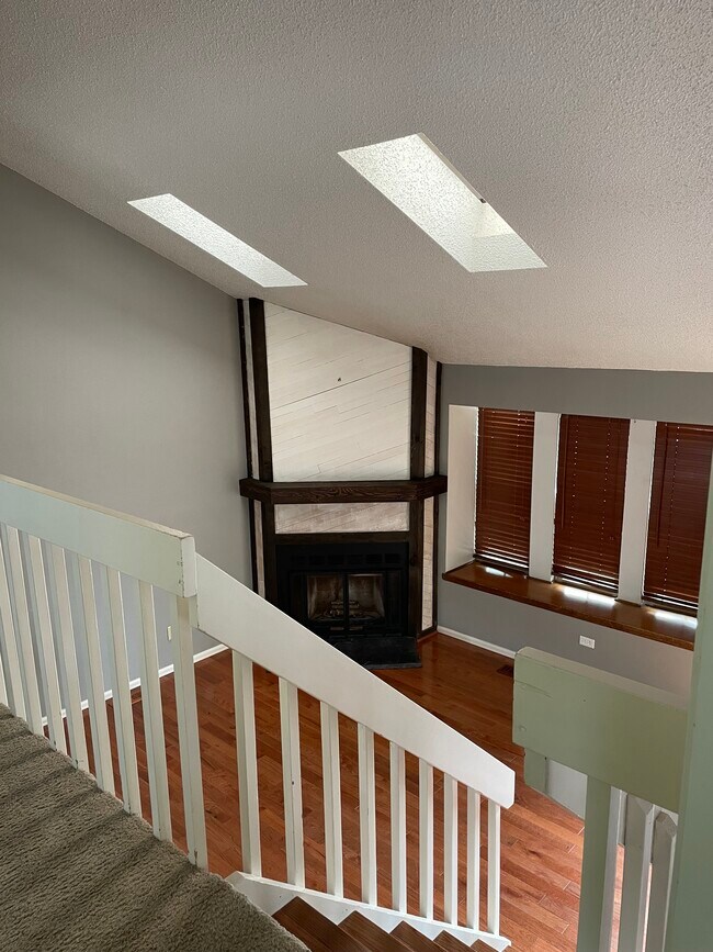 Building Photo - 473 Rolling Hills Dr