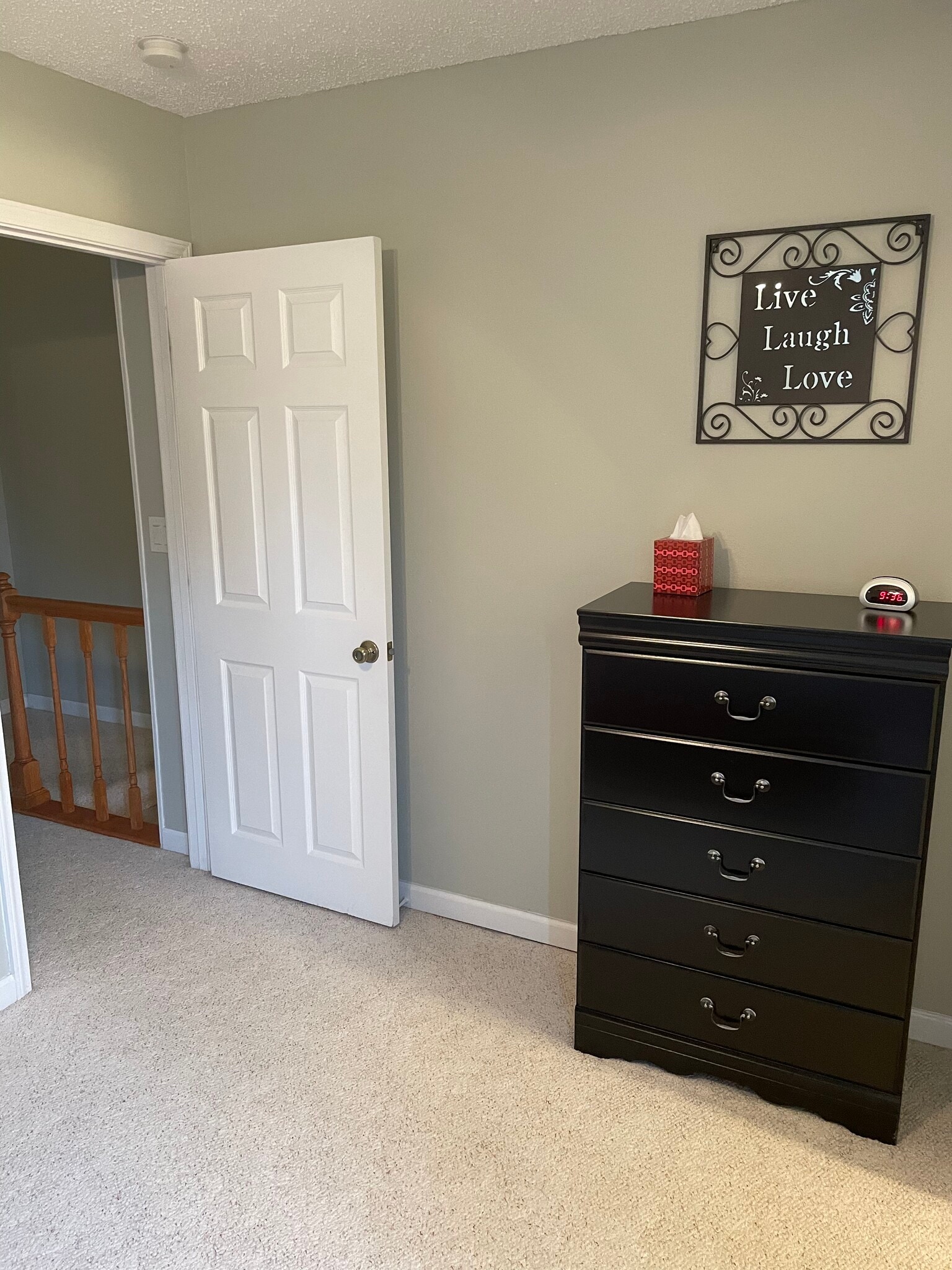 Second bedroom - 39 Lakeshore Ln
