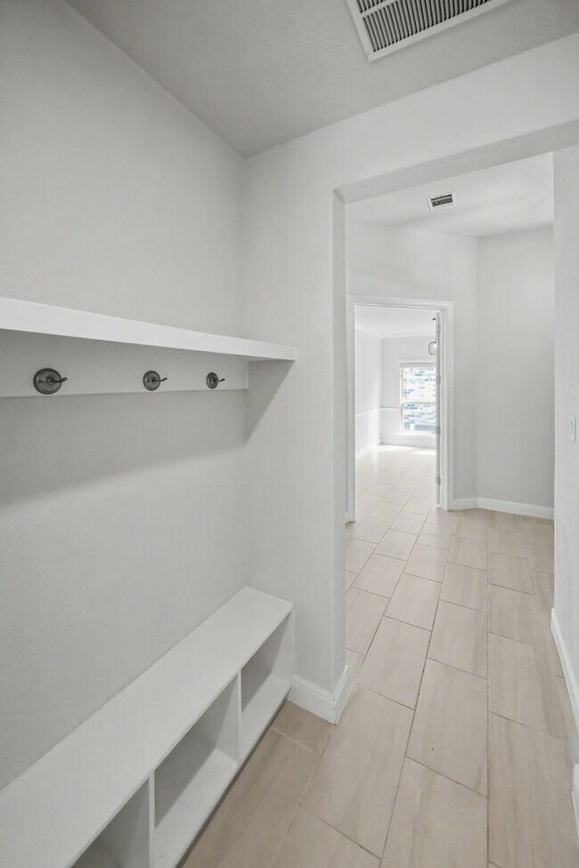 Building Photo - Stunning 4BR Home with 3-Car Garage in Turning Stone - Realtor Commission: $750