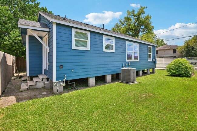 Building Photo - 7401 Anzac St