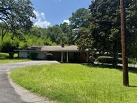 Building Photo - 121 Woodland Cir