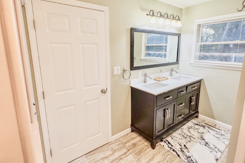 Building Photo - 618 Troy St