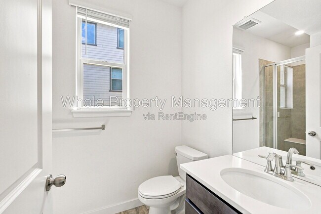 Building Photo - 15612 W Floyd Dr