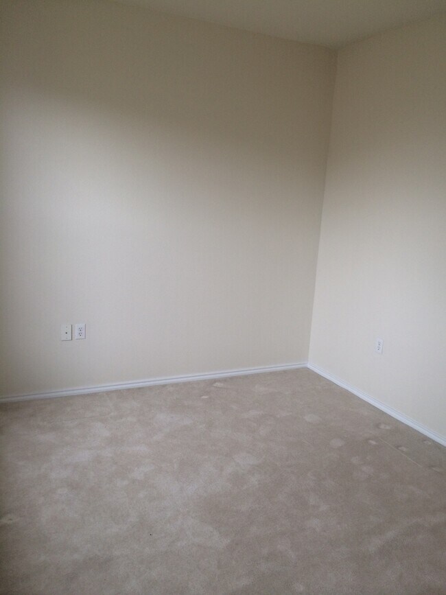 Building Photo - Modern 2-Bedroom in Eden Prairie with Heat...