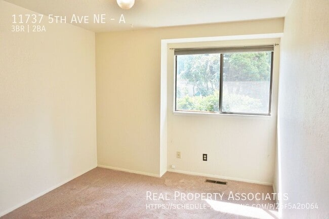 Building Photo - 11737 5th Ave NE