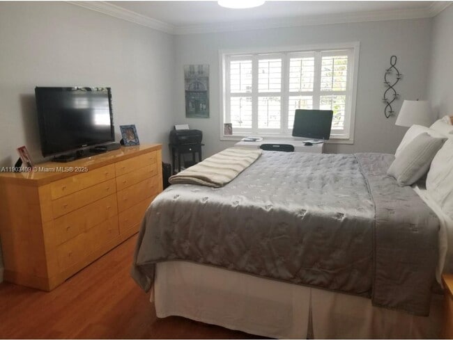 Building Photo - 150 NE 15th Ave