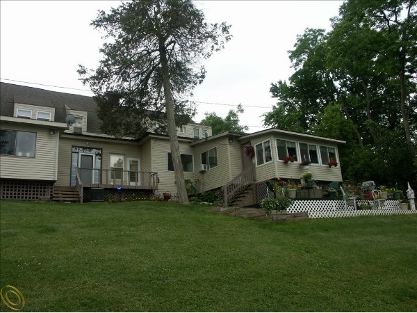 Building Photo - Silver Lake Apartments