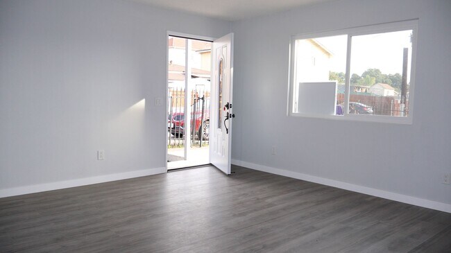 Building Photo - FOR RENT 2 Bedrooms 1 bath apartment in San Ysidro FOR RENT