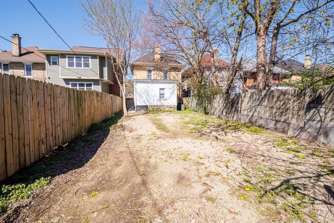 Building Photo - 402 Woodland Ave