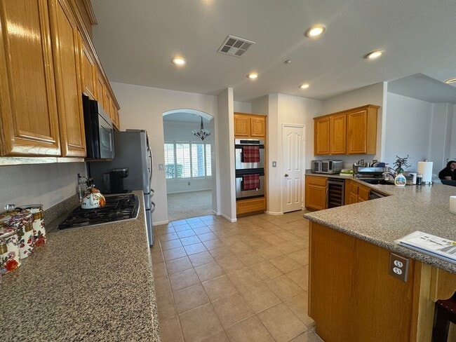Building Photo - BEAUTIFUL 4BR/3BA home in SINGING HILLS VI...