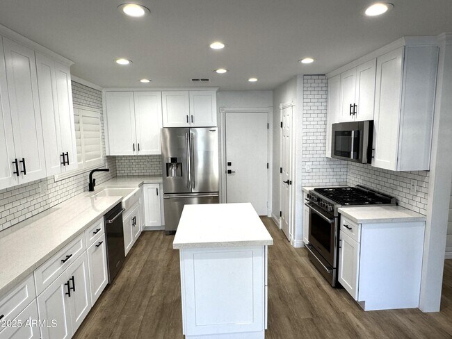 Building Photo - 3733 E Orchid Ct