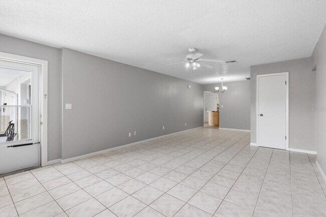 Building Photo - 5320 Buttonwood Dr