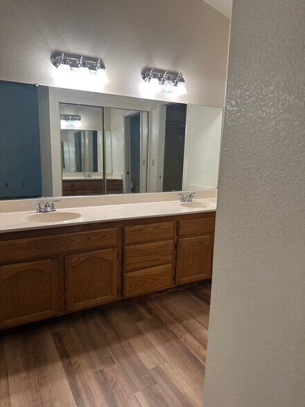 Building Photo - 643 Lunardi Way