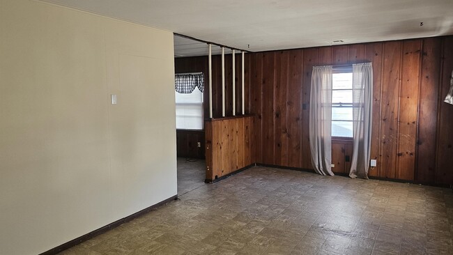 Building Photo - 1041 S Yale St