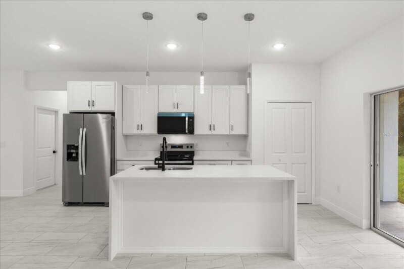 Building Photo - 540 E Elgrove Dr