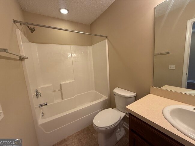 Building Photo - 8002 Towne Pk Dr