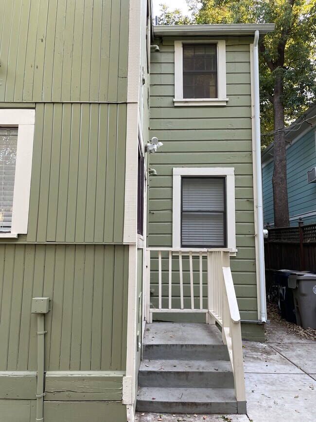 Building Photo - 1317 E St
