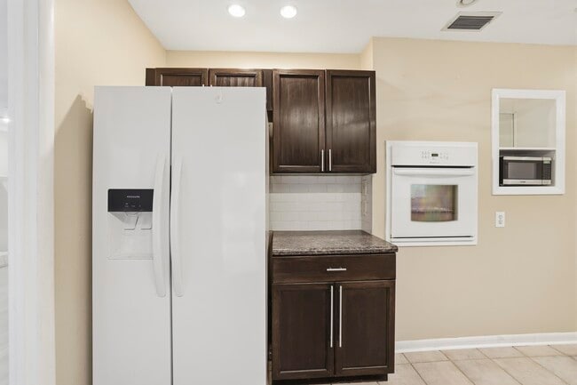 Building Photo - 7585 Skipper Ln