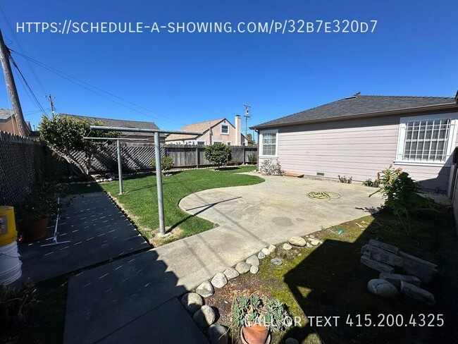 Building Photo - Spacious Two Bedroom Home In North Salinas