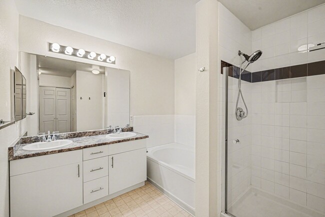 Building Photo - FURNISHED or unfurnished - 3 bed 3 bath Gated Highlands Ranch Home!