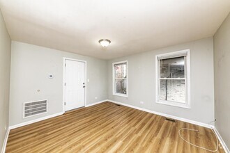 Building Photo - 2 bedroom in Chicago IL 60607