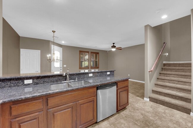 Building Photo - 2 Bed, 2.5 bath Townhome for rent in the h...