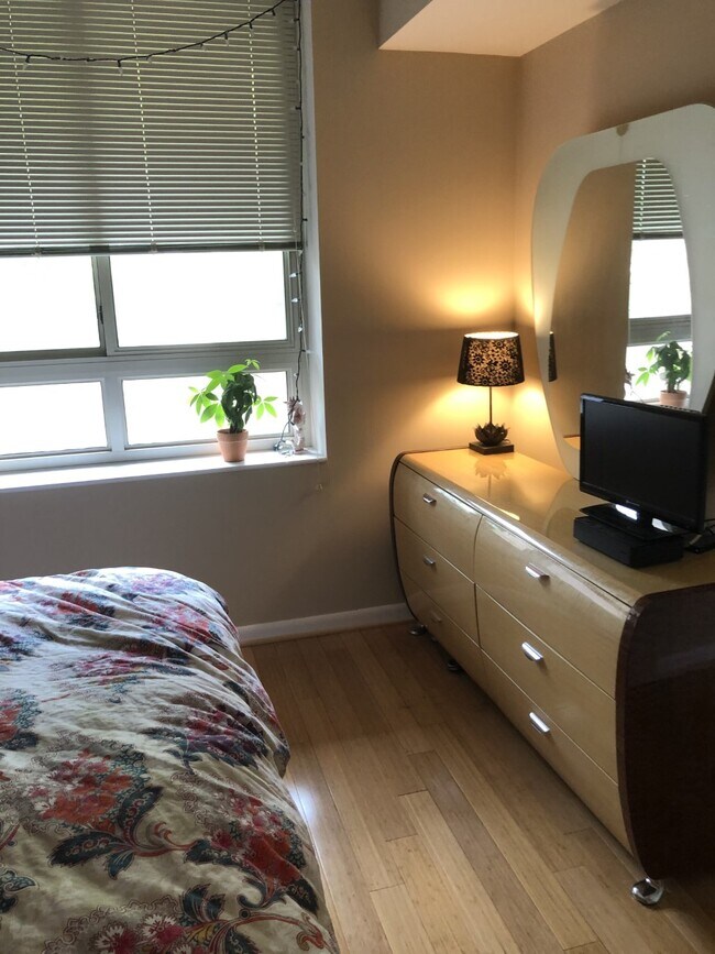 Building Photo - 350 G St SW