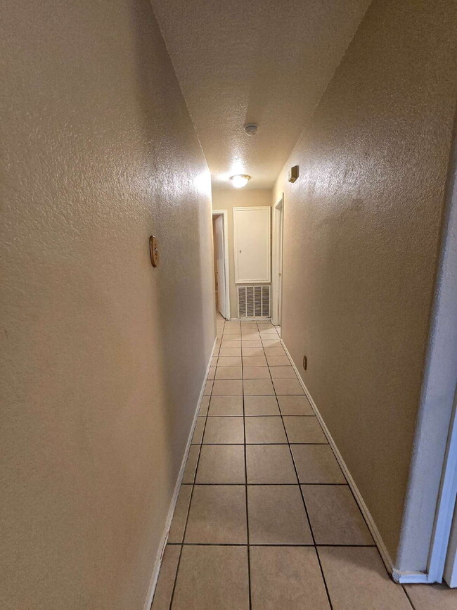 Building Photo - "Charming 3-Bedroom Sanctuary in San Anton...