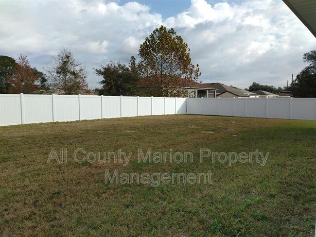 Building Photo - 4704 SW 143rd Loop