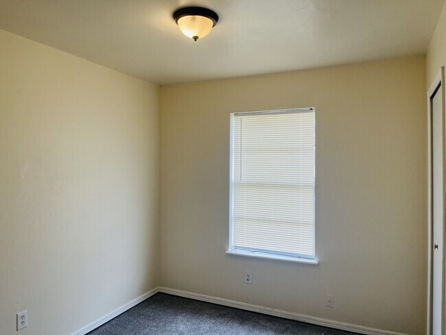 Building Photo - 10019 Caton Pl