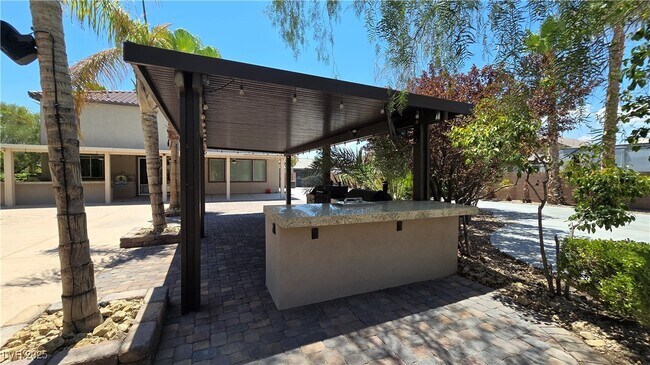Building Photo - 5536 Breecher Ave