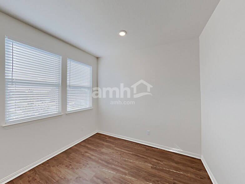 Building Photo - 2709 Wolfcreek