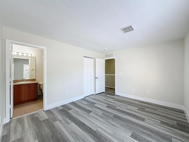 Building Photo - 1010 Seminole Palms Dr