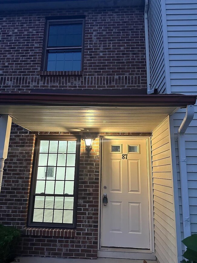 Primary Photo - 225 W Leeds Ave