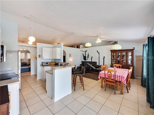 Building Photo - 709 Del Prado Dr