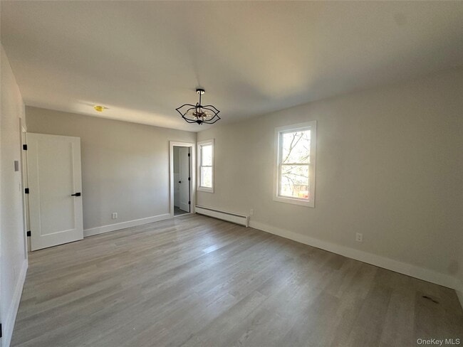 Building Photo - 1445 Burlingham Rd