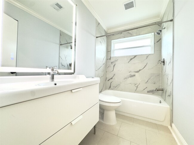 Building Photo - 1415 Mapleton Dr