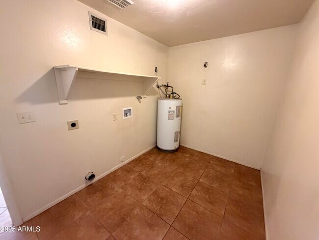 Building Photo - 1421 N Salida Del Sol