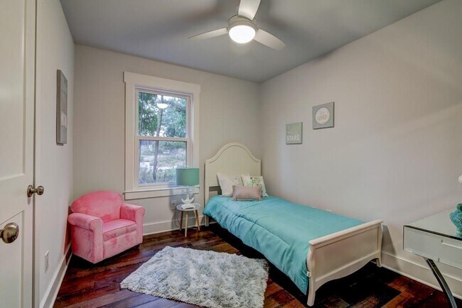 Building Photo - 260 Moonshadow Ct