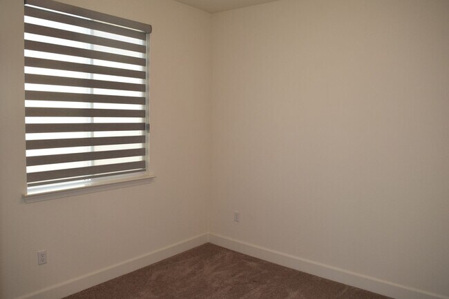 Building Photo - 3278 Sidney Way