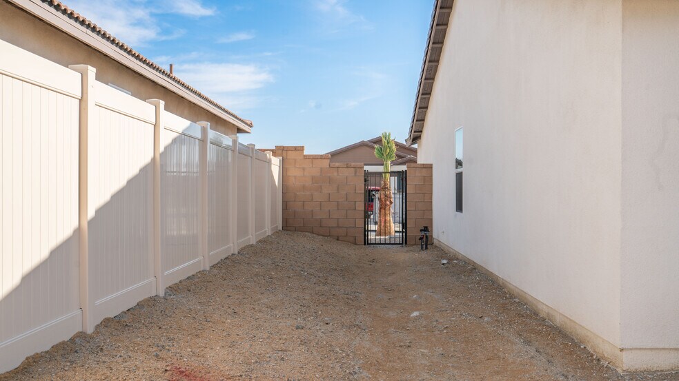 Building Photo - 11265 Skyvista Dr