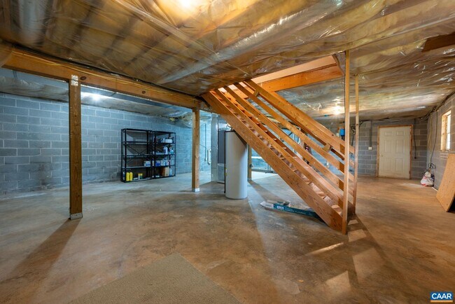 Building Photo - 497 Sunset Dr