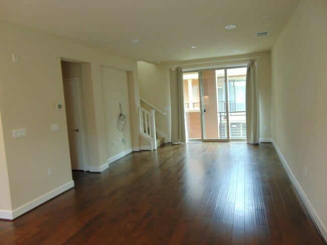 Building Photo - Beautiful Brand New Townhome in Sage Community