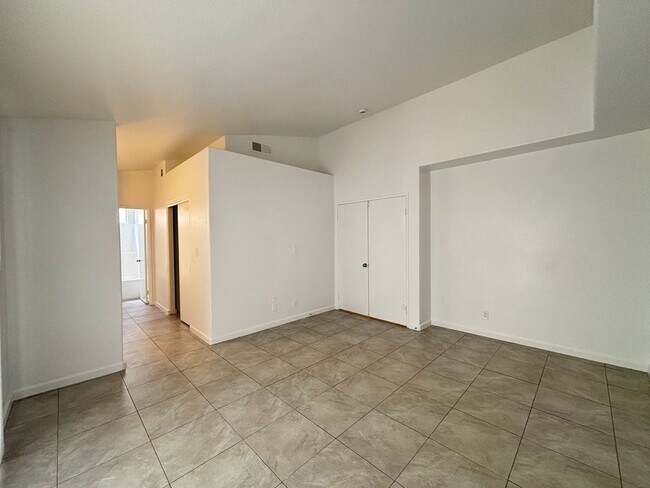 Building Photo - Renovated Spacious East Lancaster Single Story Home