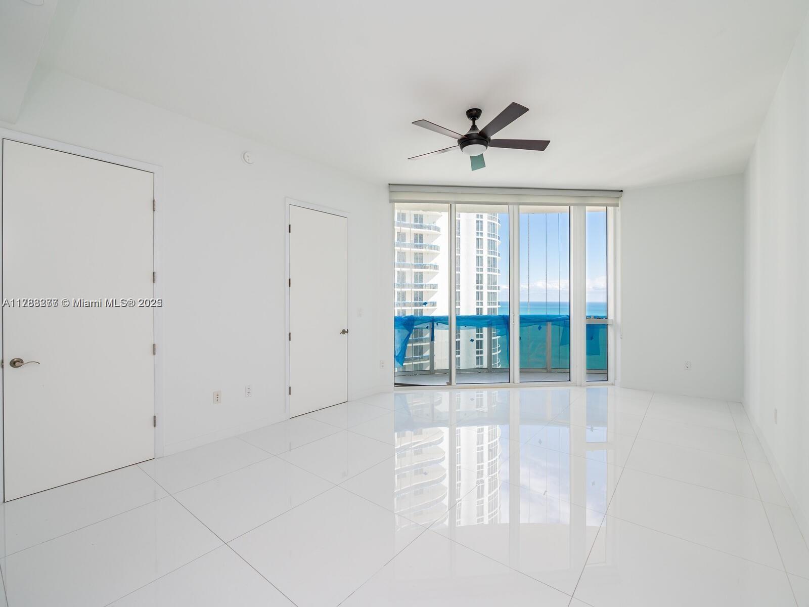 Building Photo - 15901 Collins Ave